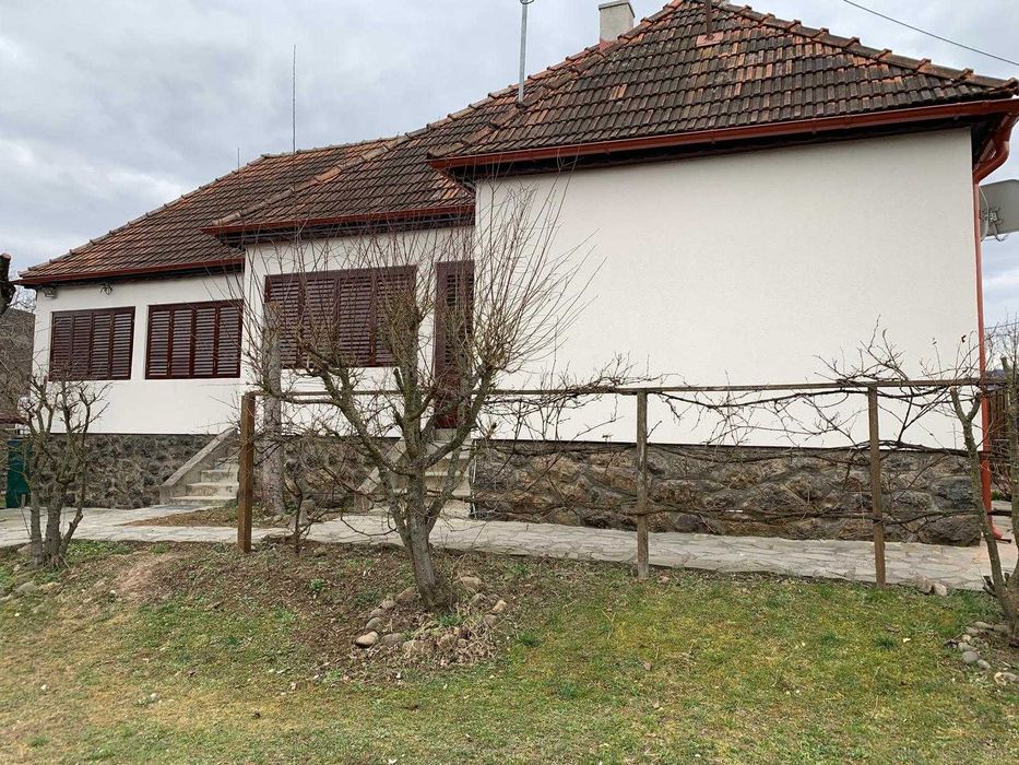 Casa - garaj - curte