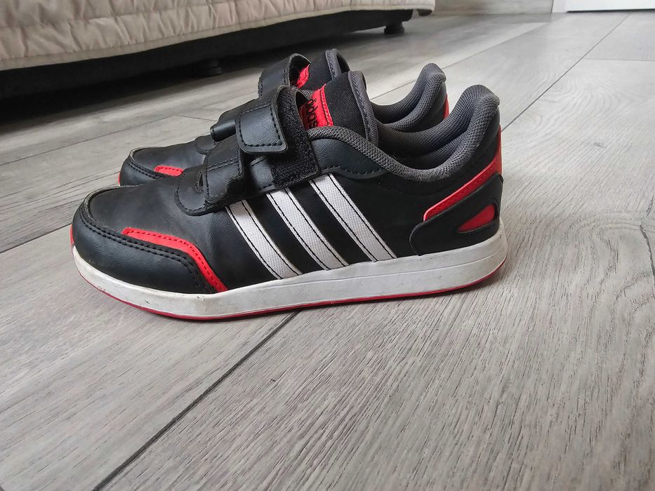 Изключително запазени ОБУВКИ ЗА МОМЧЕ