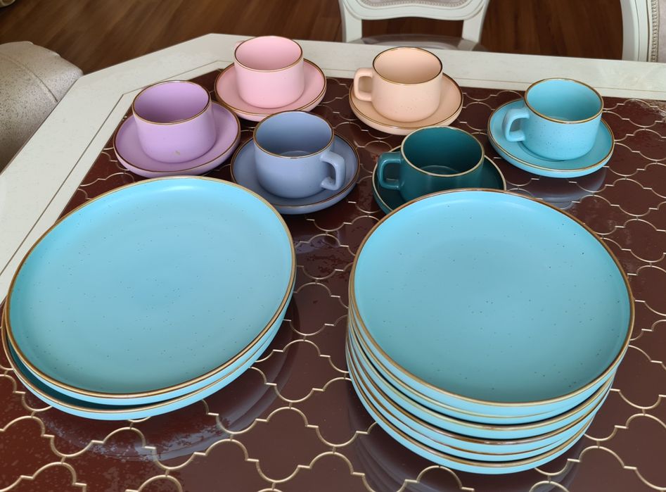 Продам набор тарелок и бокалов