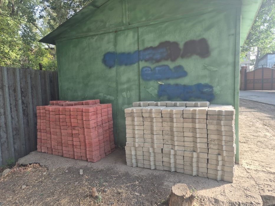 Брусчатка, красная-белая