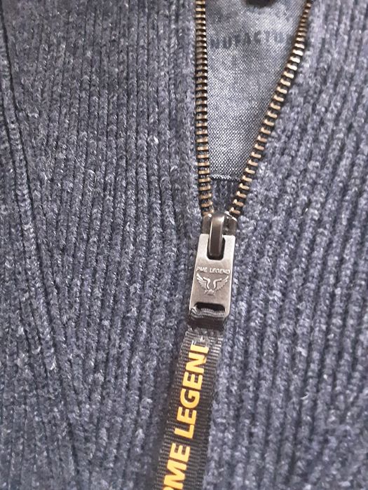 Голям марков мъжки пуловер с гръдна обиколка 155 и дължина 85 см.