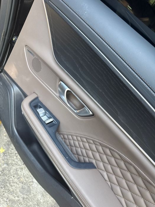 BYD Han dual motor 2023 йил чисто электро
Юргани 62000 км 
0–100 км/со