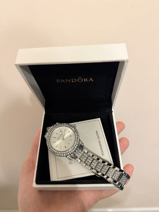 Женские часы Pandora