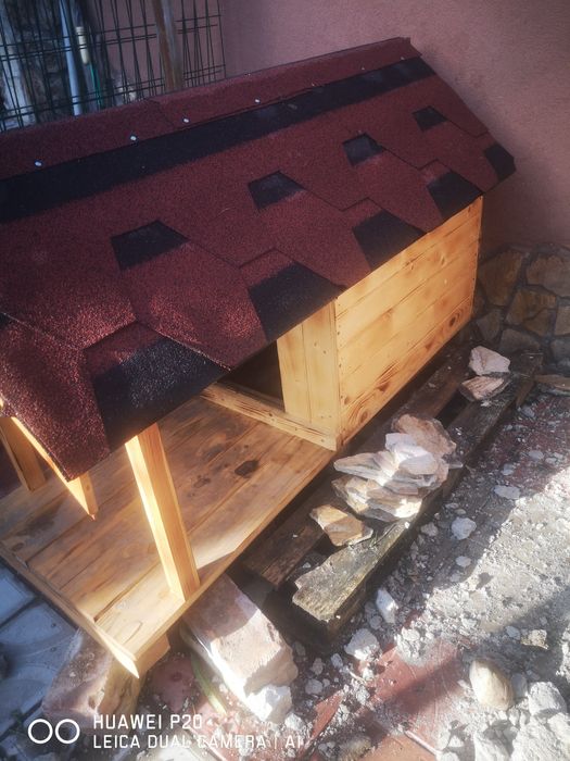 Дървена къщичка за куче