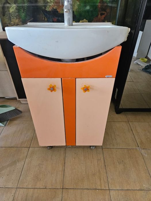 Продам тумбочку с раковиной