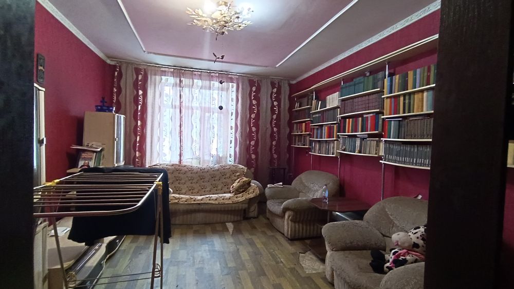 Продам двухкомнатную квартиру болгарку по ул Победы.