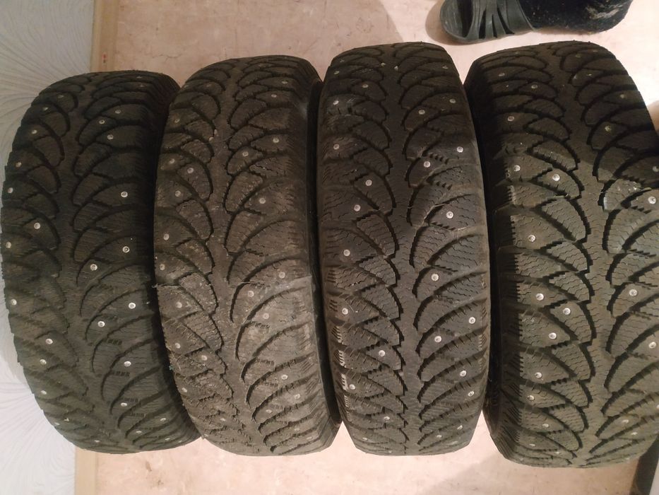 Продам  комплект шин на дисках