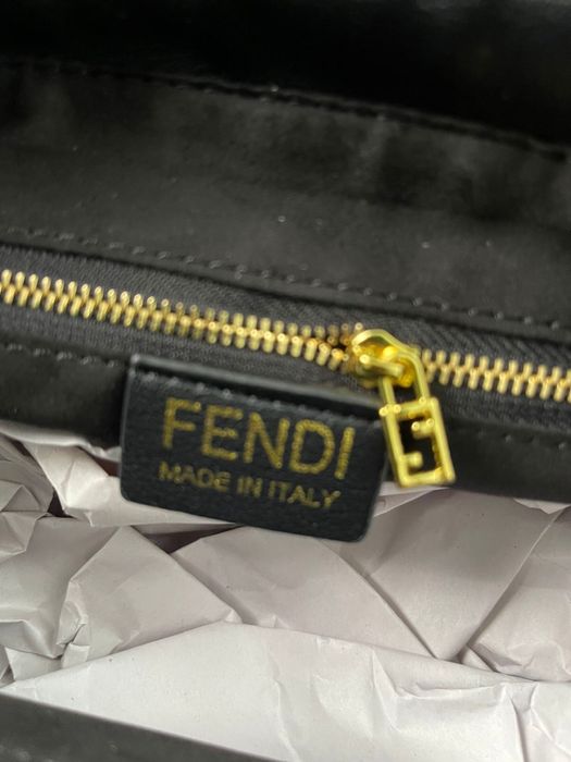 “FENDI” сумочка, натуральная кожа