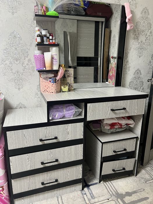 Спальний гарнитур,тремо,шкаф,тумба