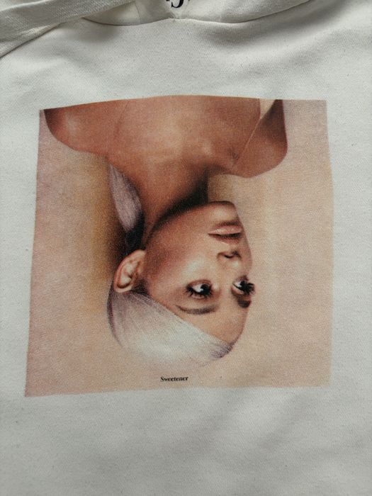 H&M суичър на Ariana Grande
