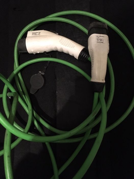 Зарядни устройства и кабели за електромобили