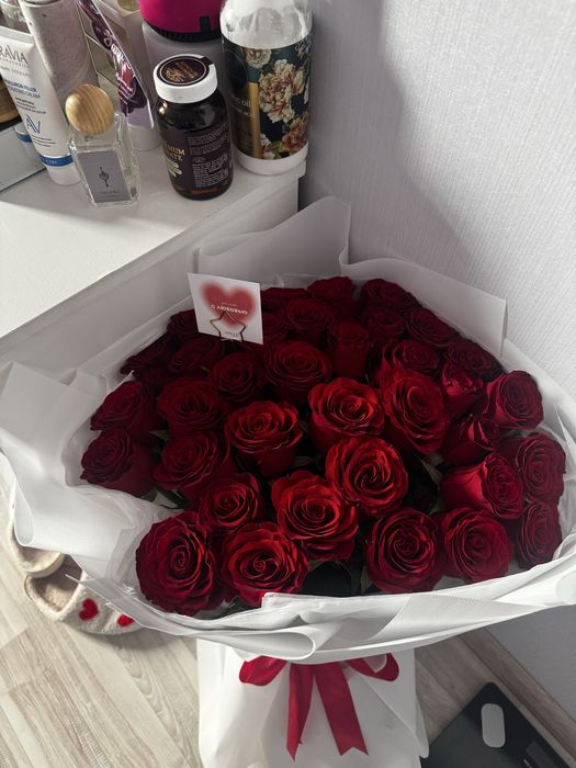 Цветы , красные розы