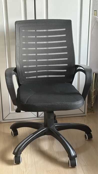 Компютерное офисное кресло