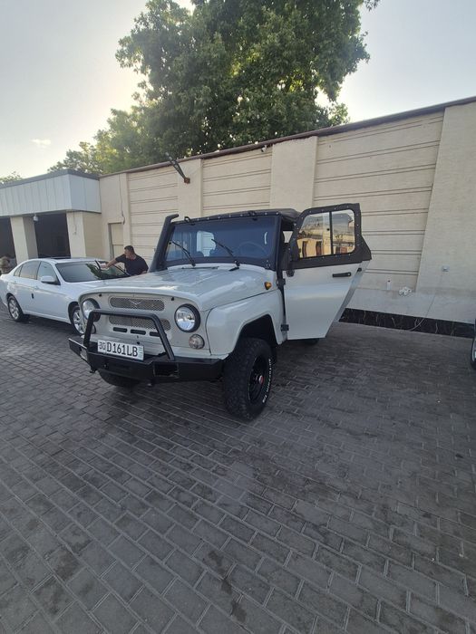 Uaz 31512 belaya noch