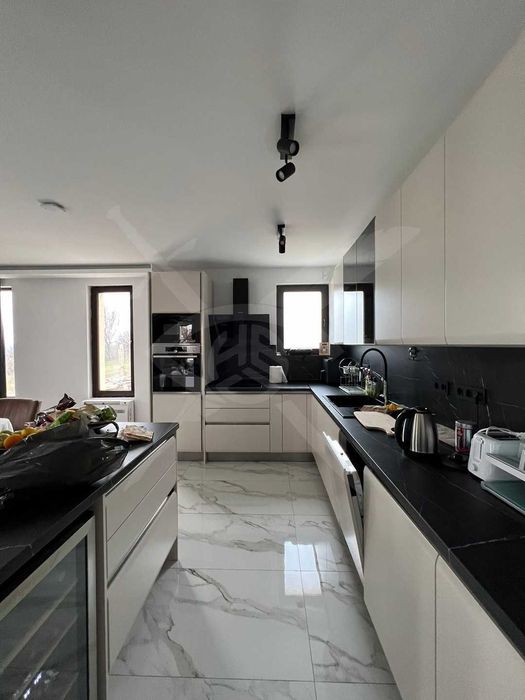 Продава се Къща в Варна, Изгрев - 361 кв.м за 1801 €/кв.м - Снимка #7