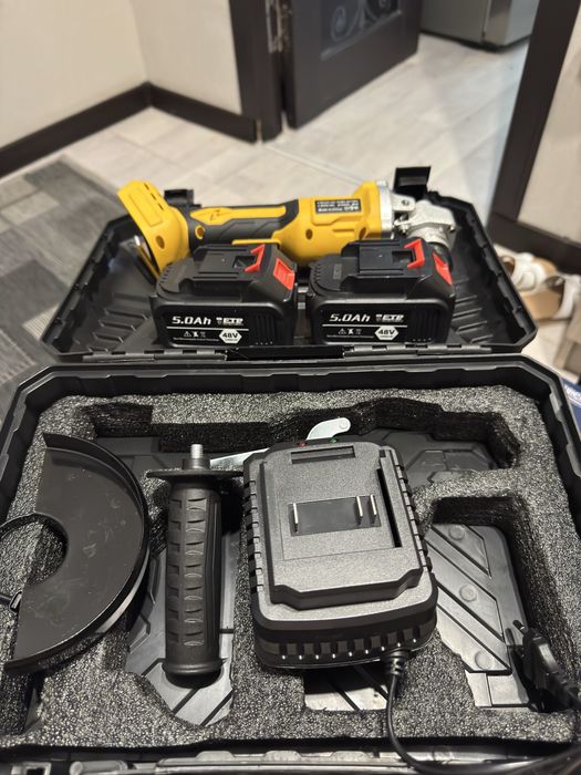 Продаётся акк болгарка DeWALT