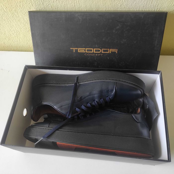 TEODOR -  тъмно сини кецове с десенирана кожа и лого