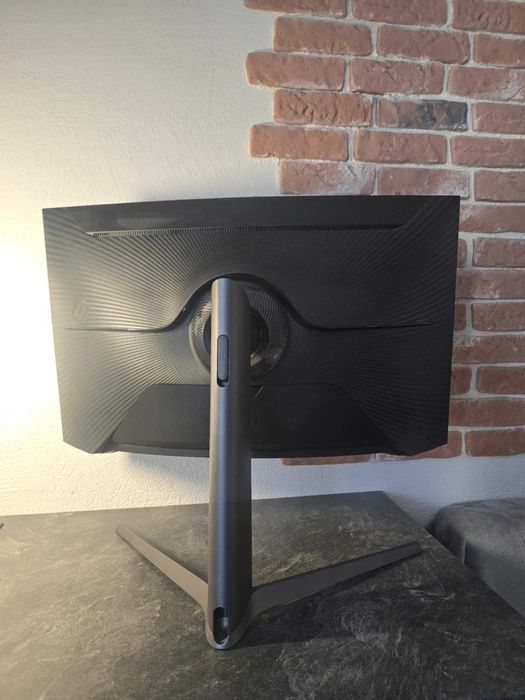 32" Monitor de Gaming curbat Odyssey G7 cu 1000R