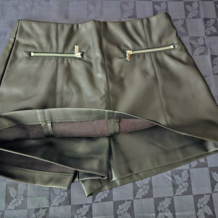 Нова кожена пола-панталон/къси панталонки Stradivarius Страдивариус, М