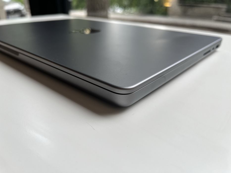 Macbook Pro A2442 14” M1 16GB RAM
