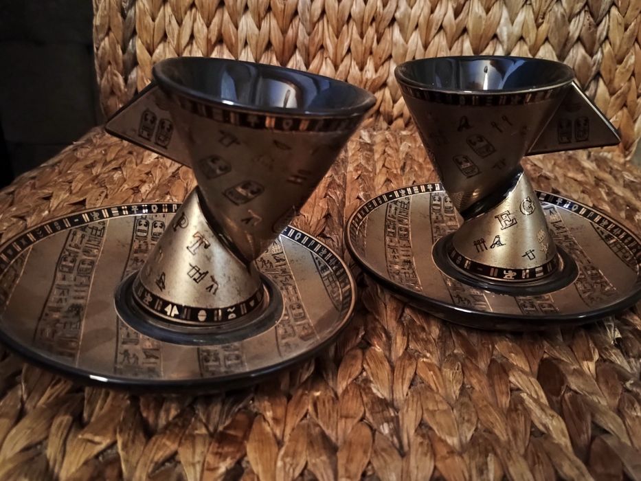 Cesti de cafea  cu motive egiptene