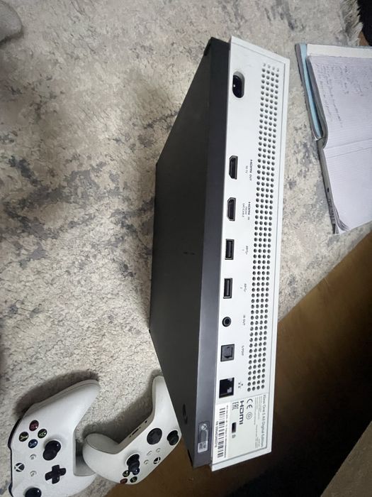 Xbox one digitali cu 2 controlere