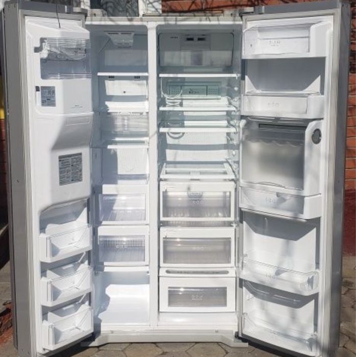 Холодильник большой