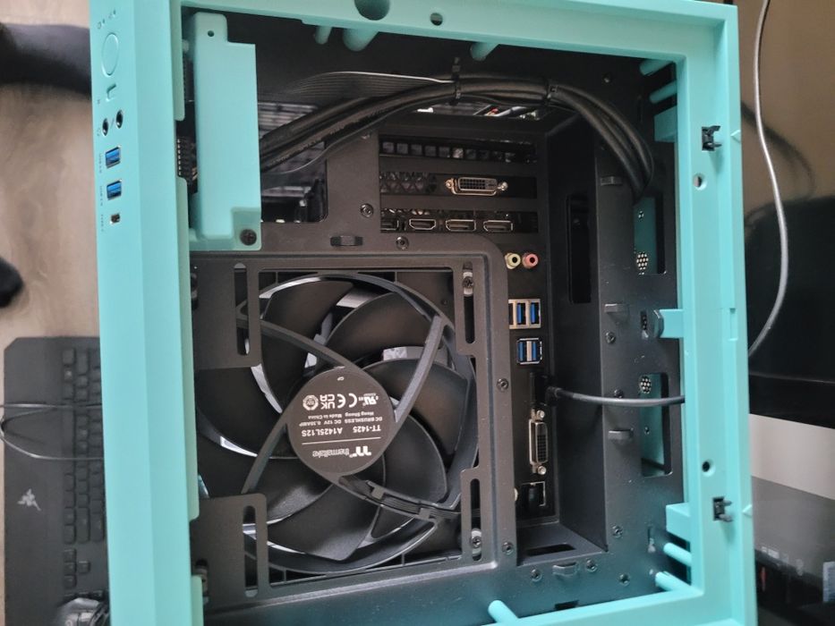Unitate Gaming Thermaltake Tower 200