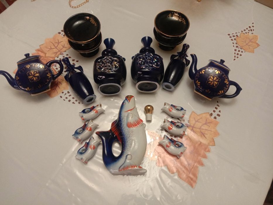 Старое антикварное посуды