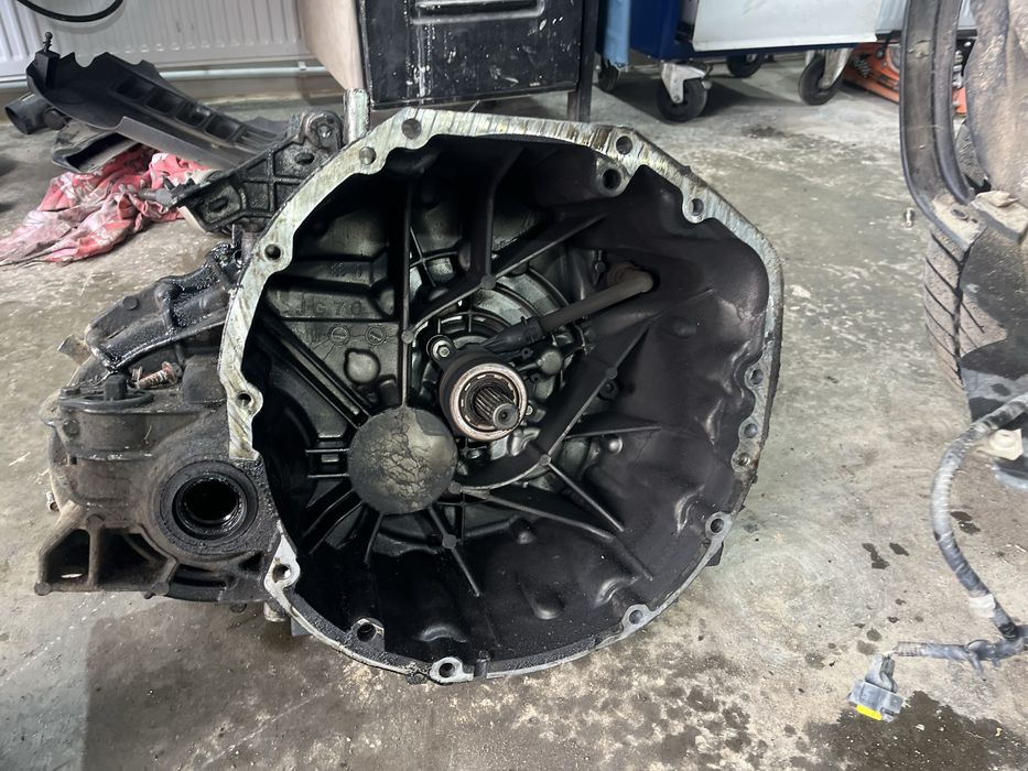 Cutie viteze nissan qashqai 2.0 d fata tractine