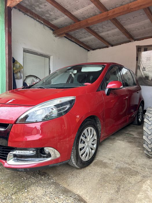 Vând sau schimb Renault Scenic 3, 1.6dCI, 130CP, 2012 cu o mașină pe benzină an 2015+
