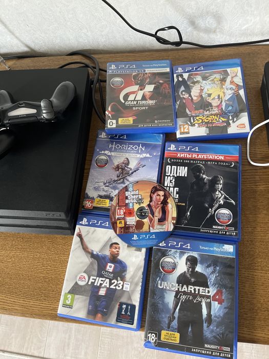PS4 Pro 1 ТБ + 2 джойстика + игры