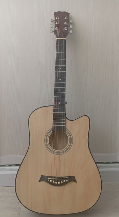 Акустическая гитара.