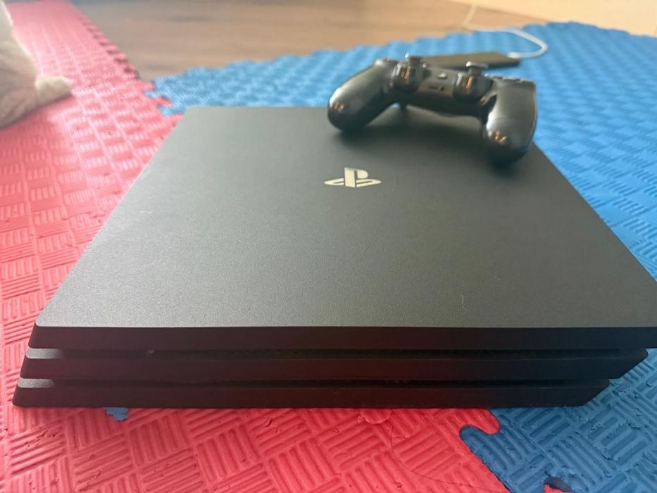 Продаю ps4 pro б/у в астане на 1тб