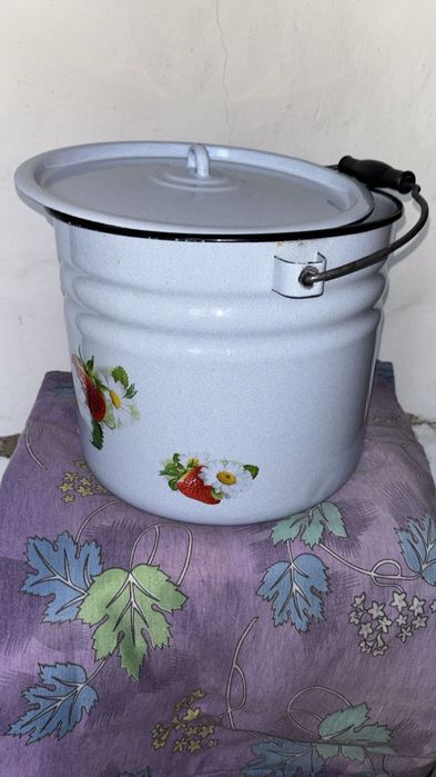 Продам эмалированные кастрюли, таз чайник