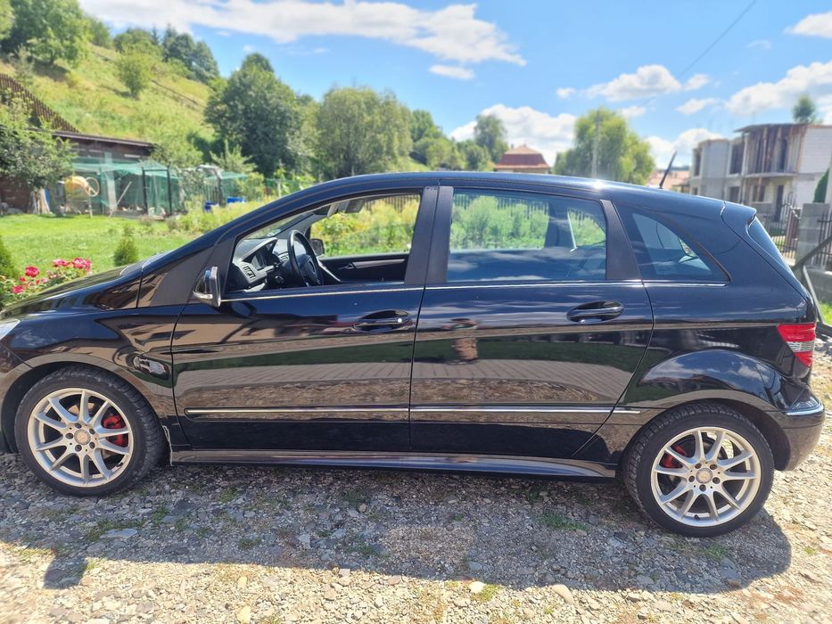 Mercedes-Benz B180 2011