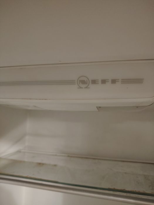 VÂND Combina frigorifica incorporabil NEFF FOLOSITA cu  corp mobilă