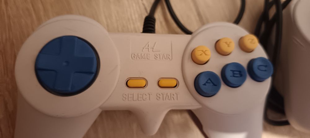 De vanzare mini Tv retro NEWBOSS+ 2 controlere functional