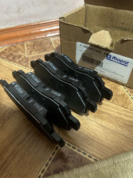 Продам тормозные колодки Митцубиси