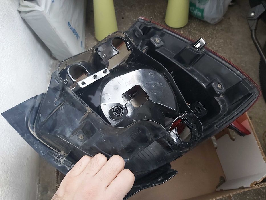 Stopuri / Triple VW Polo 6R (ambele au sticla crapata)