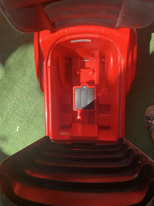 Masina copii canta si claxoneaza