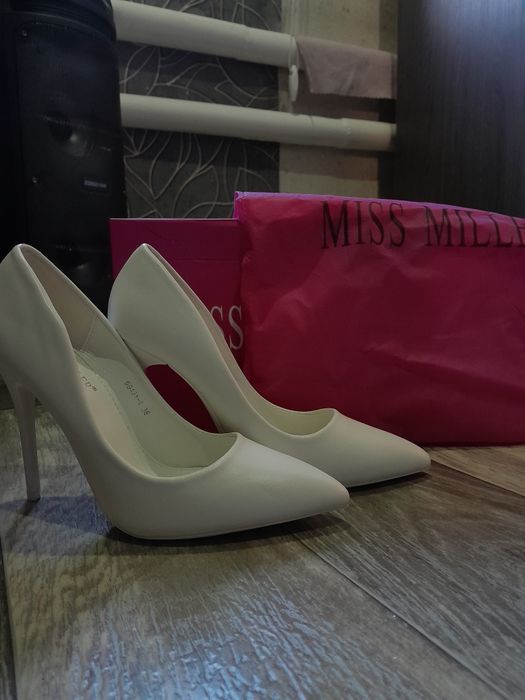 Туфли  белые. Размер 37