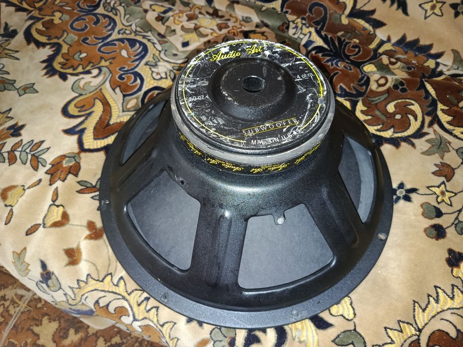 Американский 15-дюймовый сабвуфер.
