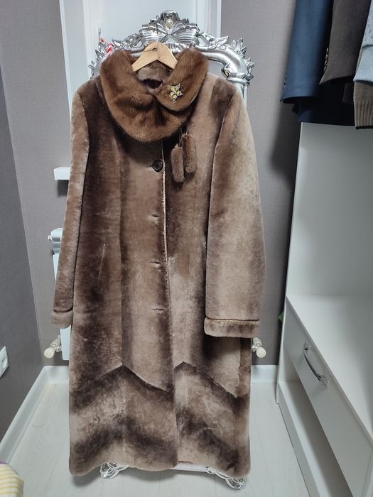 Шуба из мутона с норкой