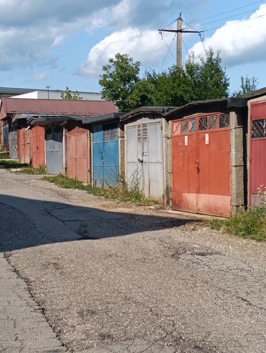 Garaj de vânzare