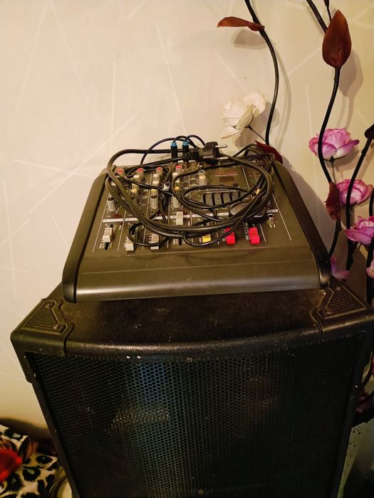 Vând boxe și mixer