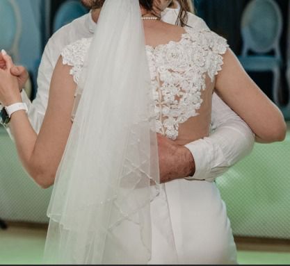 Vând rochie de mireasă, formată din 2 piese