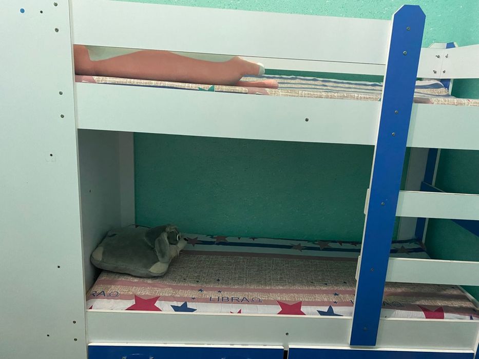 Parta, shkaf kravat va kravatni oʻzida ham shkafi bor