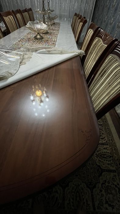 Стол и стулья+ комод+зеркало