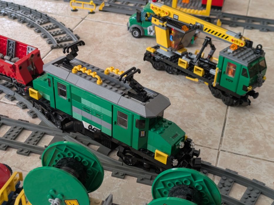 LEGO два влака 60052 и 7898 от power up